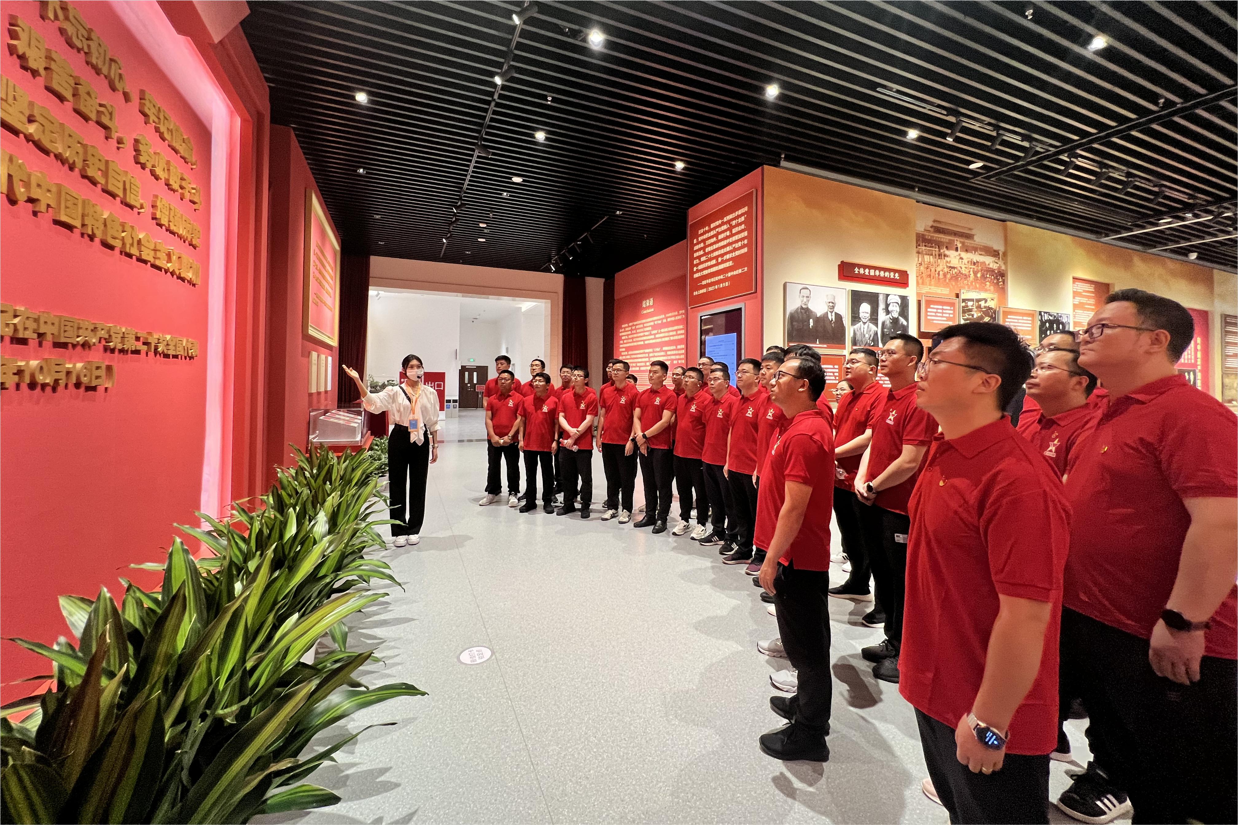 1702620207929061970.jpg 1中国大唐“青马工程”学员到香山革命纪念馆开展红色教育.jpg